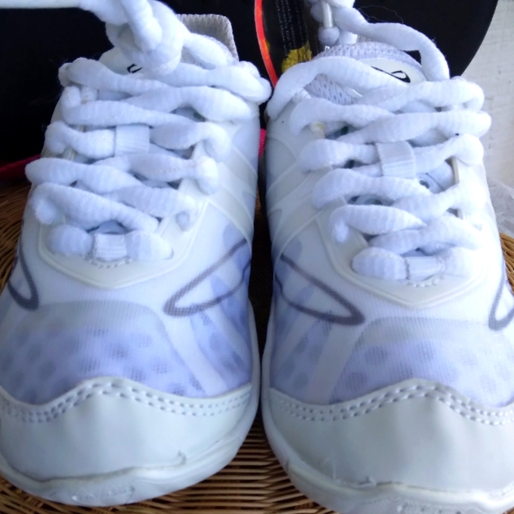 (Size Youth 10)NFINITY CHEER SHOES  (VENGEANCE) 6"1/2L x 2"1/2 W x heel 2"Wide - Picture 2 of 4